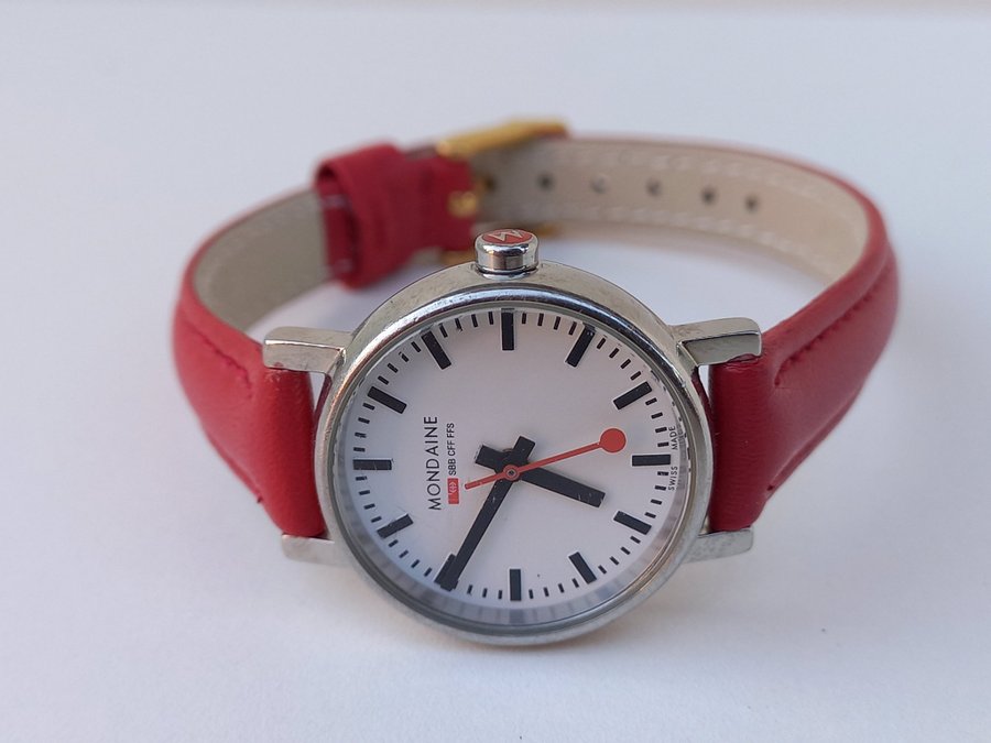 NICE MONDAINE SWISS MADE QUARTZ WOMENS WATCH FROM 90S