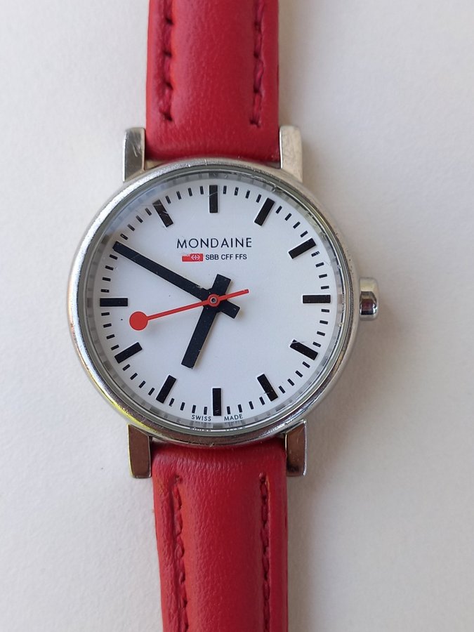 NICE MONDAINE SWISS MADE QUARTZ WOMENS WATCH FROM 90S