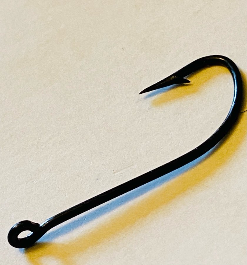 MUSTAD nr 2 Qual 3100 A  100st fina svarta krokar i sin original ask 