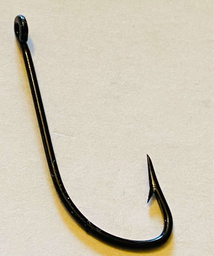 MUSTAD nr 2 Qual 3100 A  100st fina svarta krokar i sin original ask 