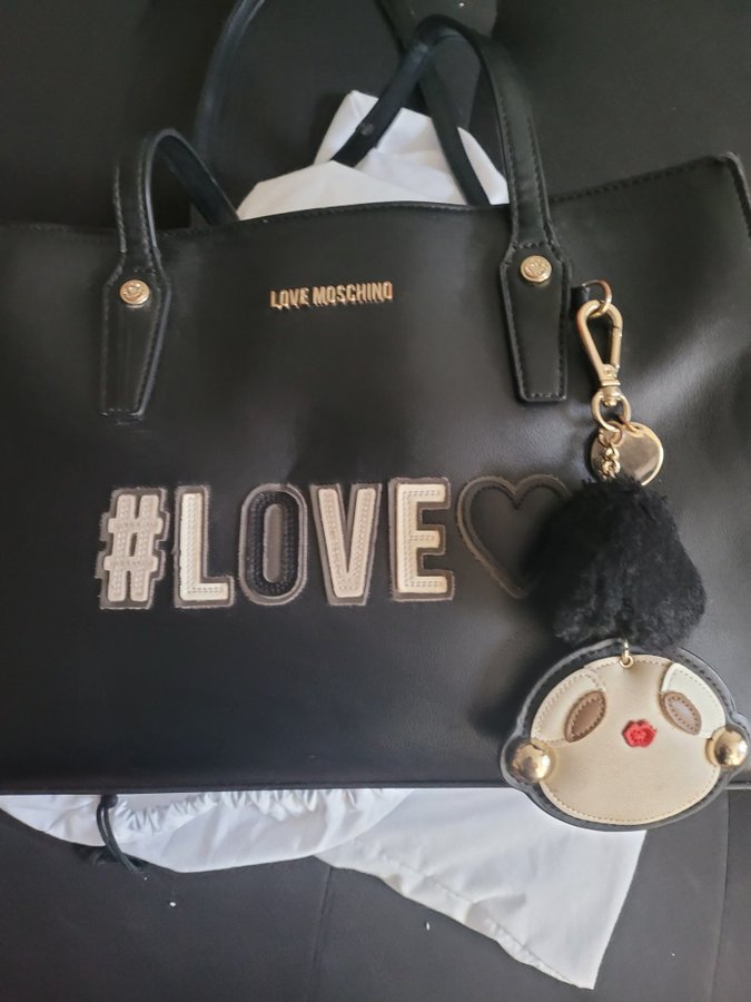 LOVE MOSCHINO VÄSKA