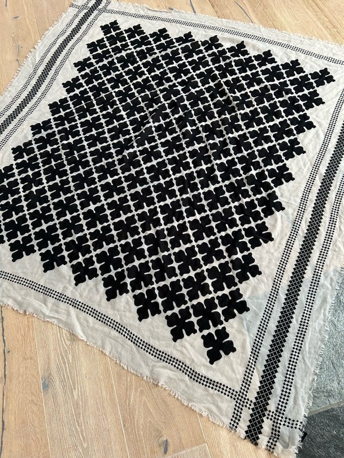 Fin sjal By Malene Birger svart/grå 150x150 cm
