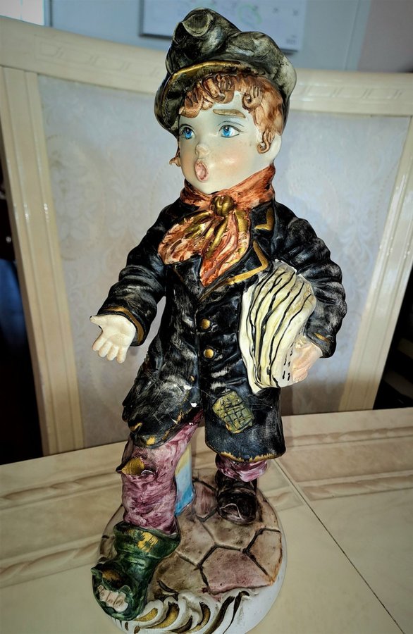 Figurin- en pojke från Capodimonte Italia
