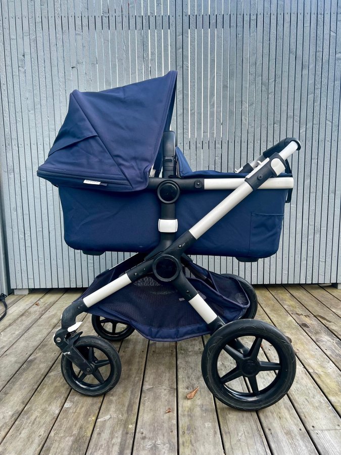 Bugaboo Fox 2 Vagn i mörkblå