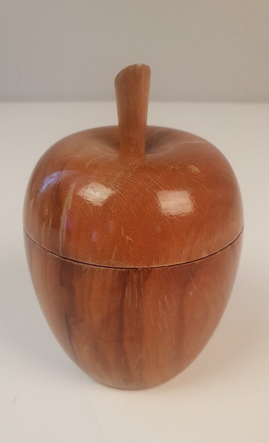 ** Retro äpple i trä burk gömma vintage svarvat teak