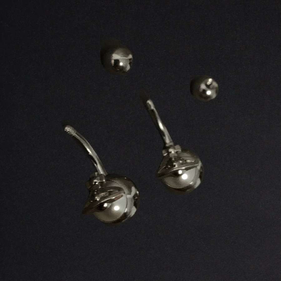 Jewelry - Vivienne Westwood Saturn and Pearl Piercing Studs |smycken|