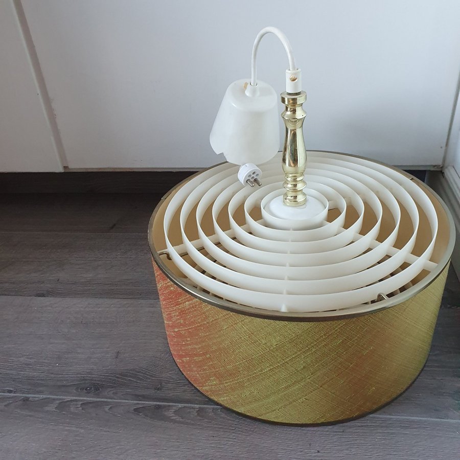 Retro vintage Taklampa med " kameleont tyg " 50 60 70 tal