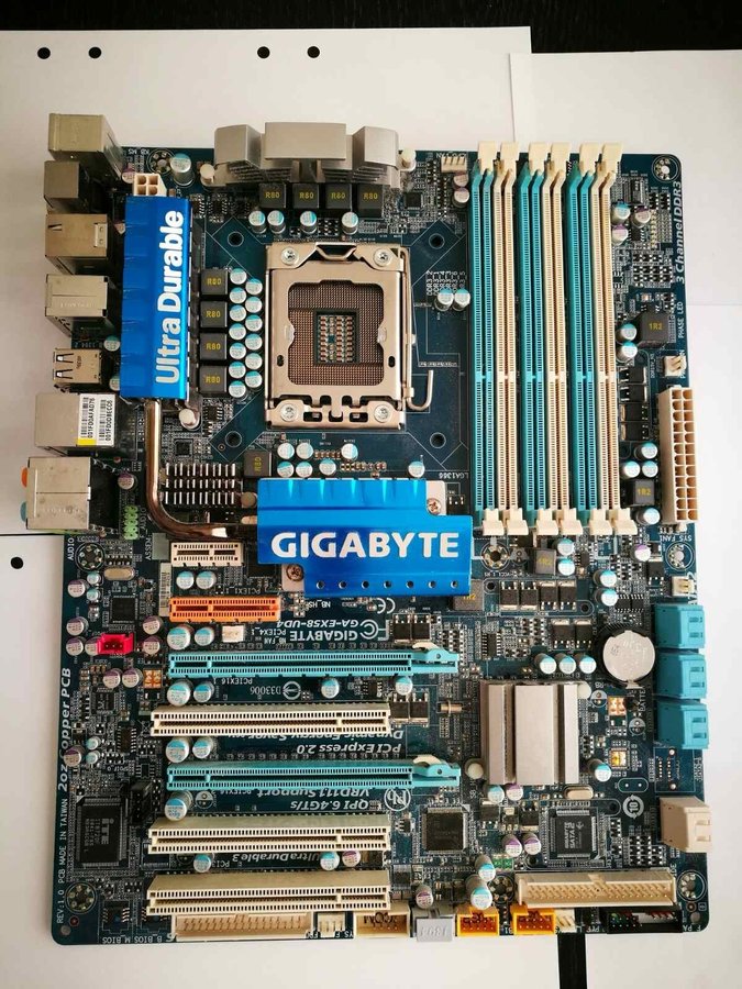 Moderkort Gigabyte GA-EX58-UD4 med faceplate LGA1366 Socket *1KR*