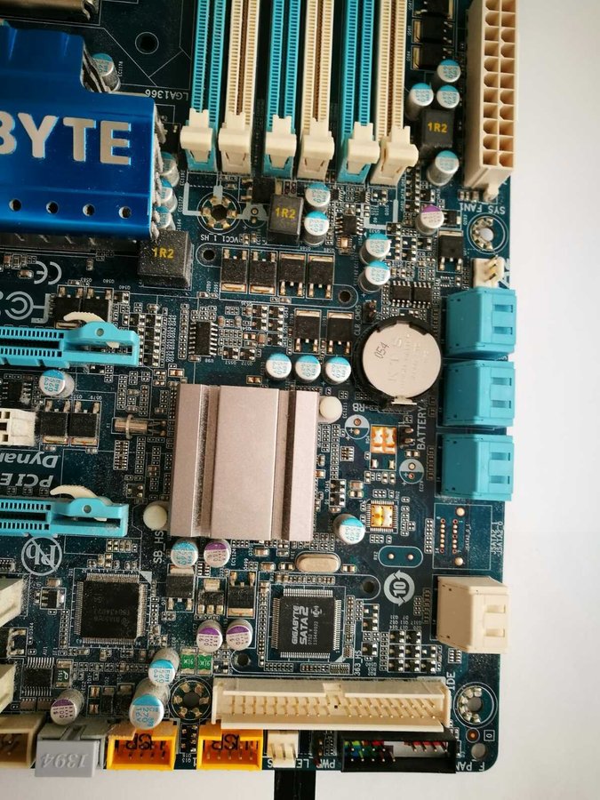 Moderkort Gigabyte GA-EX58-UD4 med faceplate LGA1366 Socket *1KR*