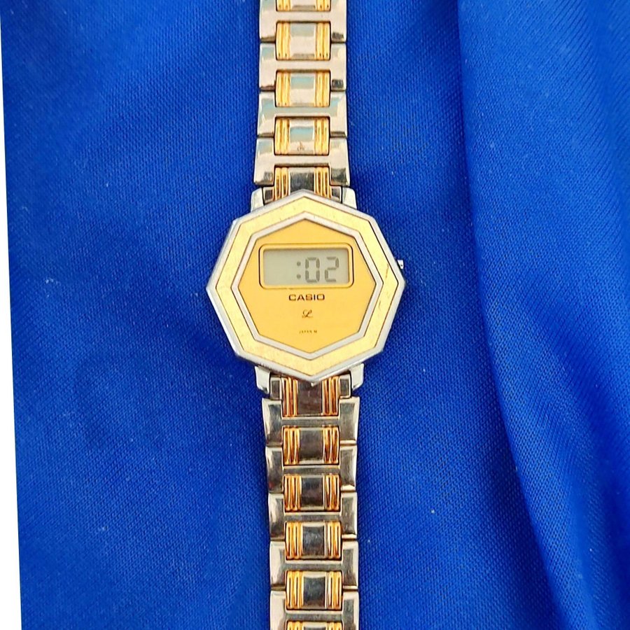 Casio 1980 lf 100 from the first classic ultra rare unique design