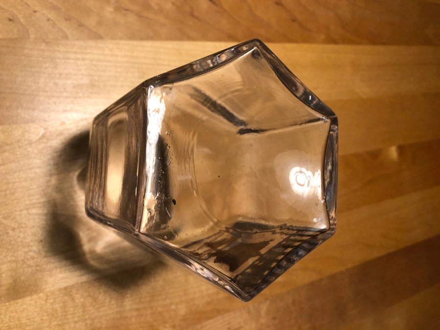 Glasburk sexkantig med motiv 14 cm hög