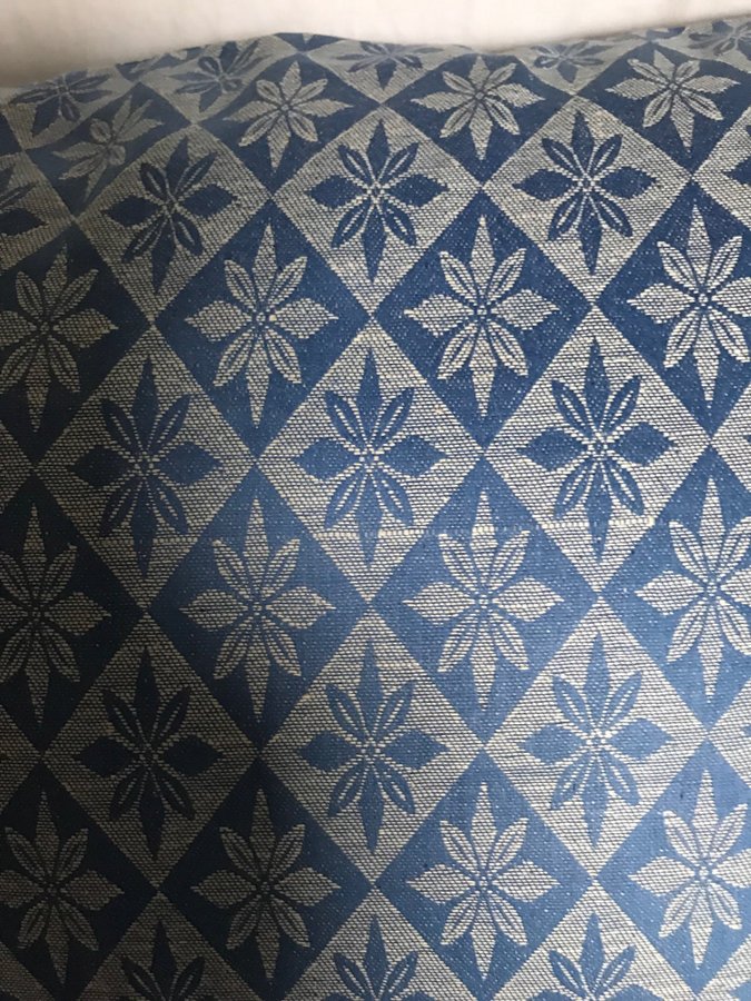 Nysytt kuddfodral i oanvänt vintage madrasstyg med klassiskt mönster ca50x60 cm