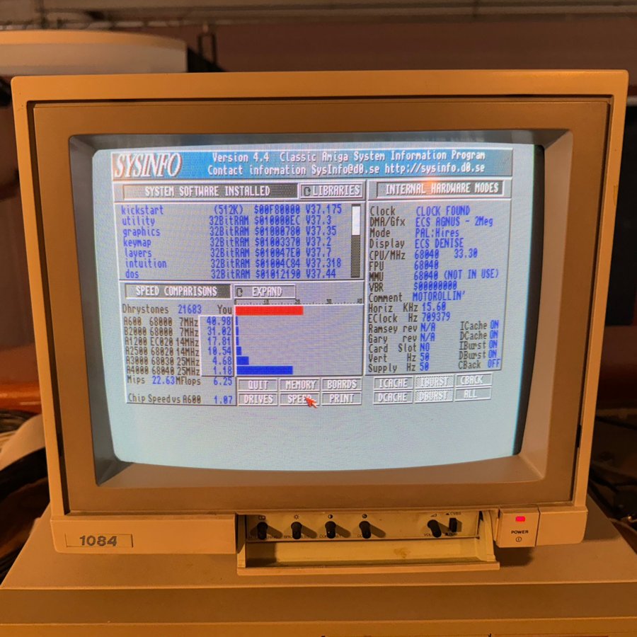 Stort Amiga paket A4000T (68040) + A2000 (68040) + monitorer + hård/mjukvara