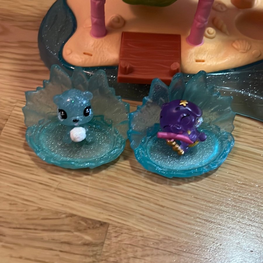 Hatchimals hus miniatyr med figurer ljus och ljud funktioner