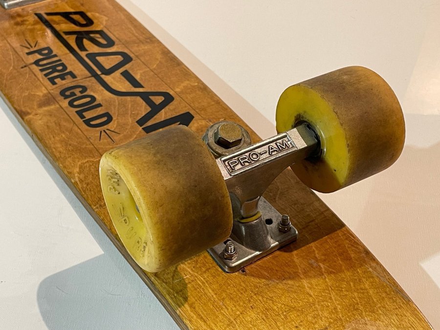 PRO-AM Skateboard 70 tal Pure Gold - komplett med truckar + hjul Vintage RARE