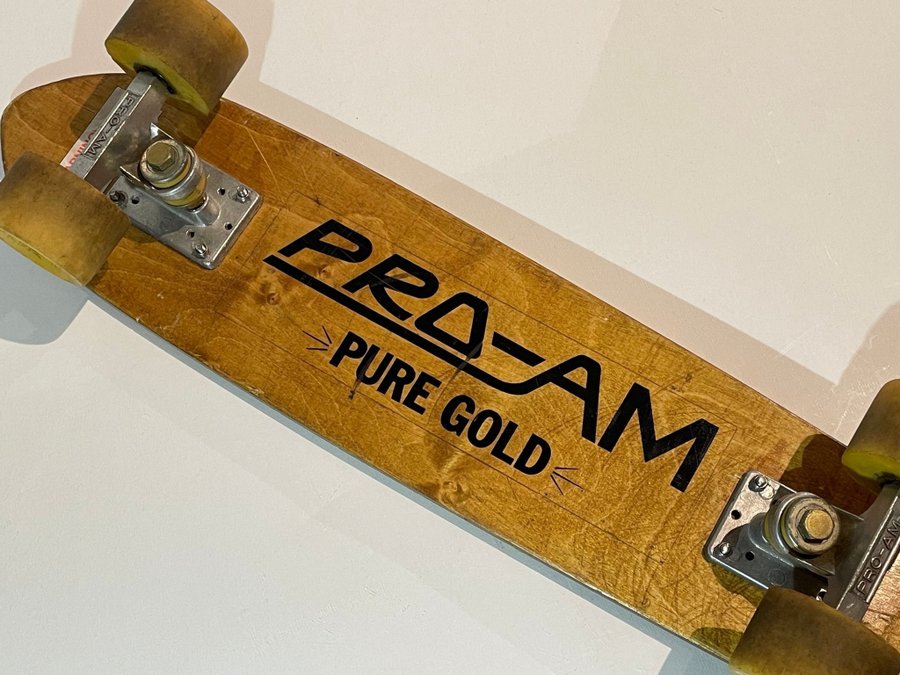 PRO-AM Skateboard 70 tal Pure Gold - komplett med truckar + hjul Vintage RARE