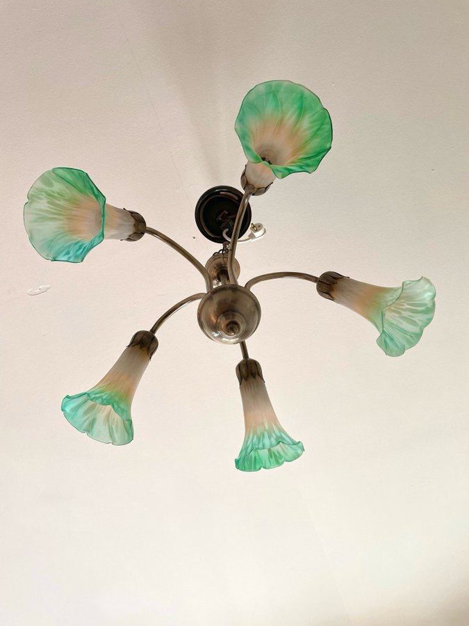 Jättefin Retro taklampa Lilja med Grön glaskupa