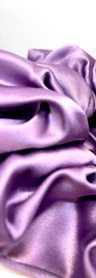 Dusty purple överdimensionerad Scrunchie hårsnodd i siden Enchanted Scrunchie NY