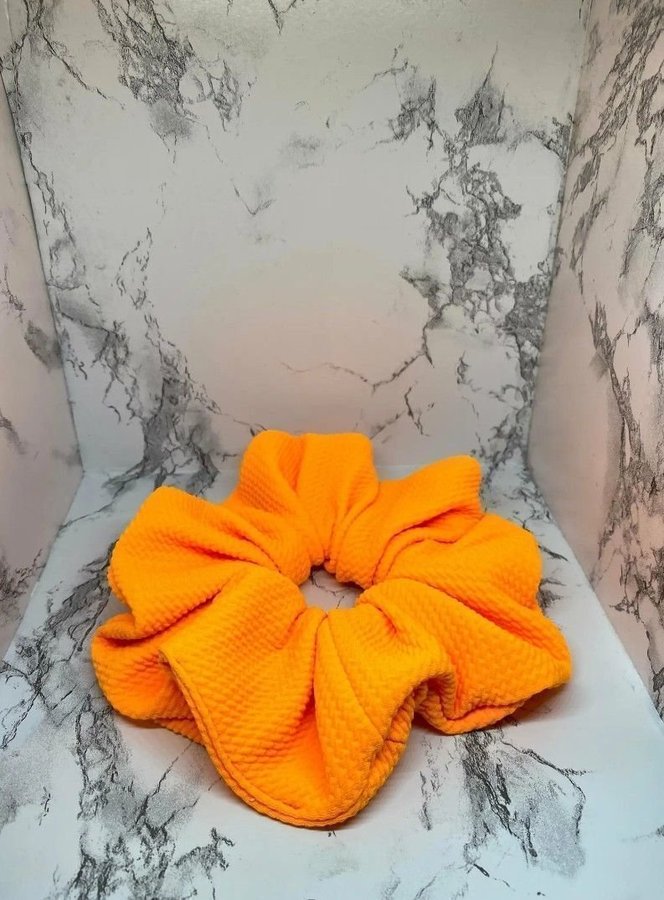 Neon Orange XL överdimensionerad Scrunchie hårsnodd Enchanted Scrunch HELT NY!