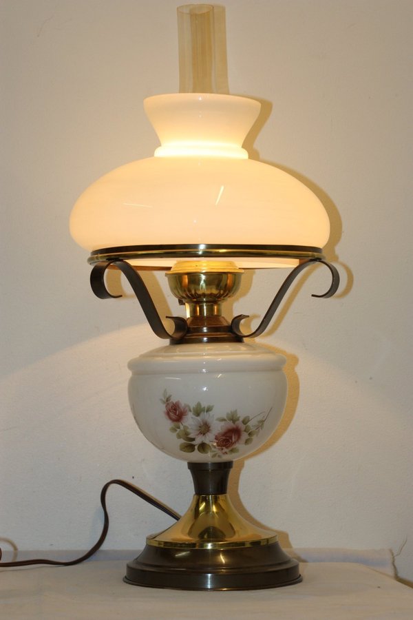 Stor el-fotogen bordslampa mässing porslin vit dekorerad glas RETRO