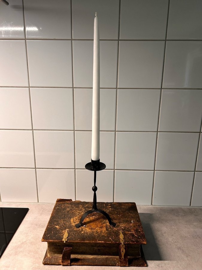 Smides ljusstake - ljus - smide - inredningsdetalj - stumpljusstake