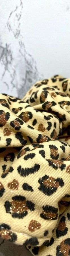 Leopardmönstrad glitter scrunchie hårsnodd från Enchanted Scrunch HELT NY