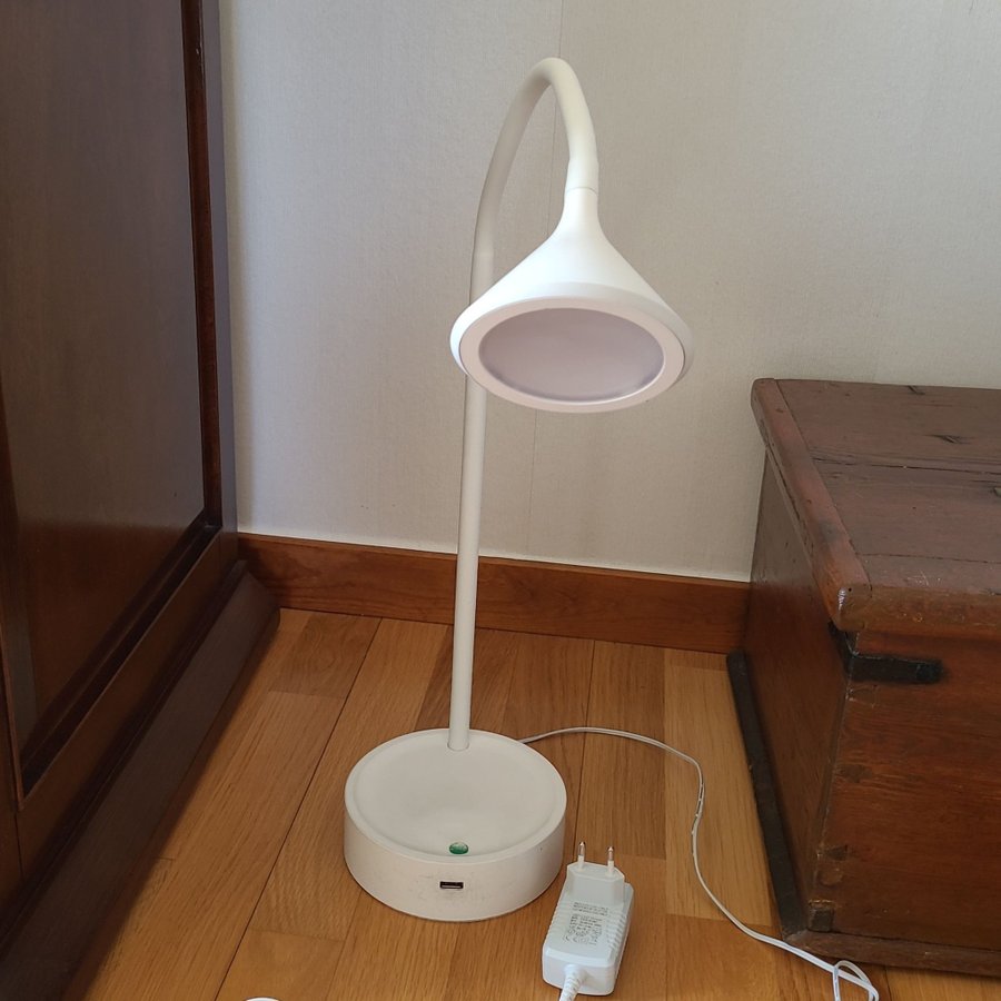 Superfin Touch LED-Lampa Vit Bordslampa i Gott Skick