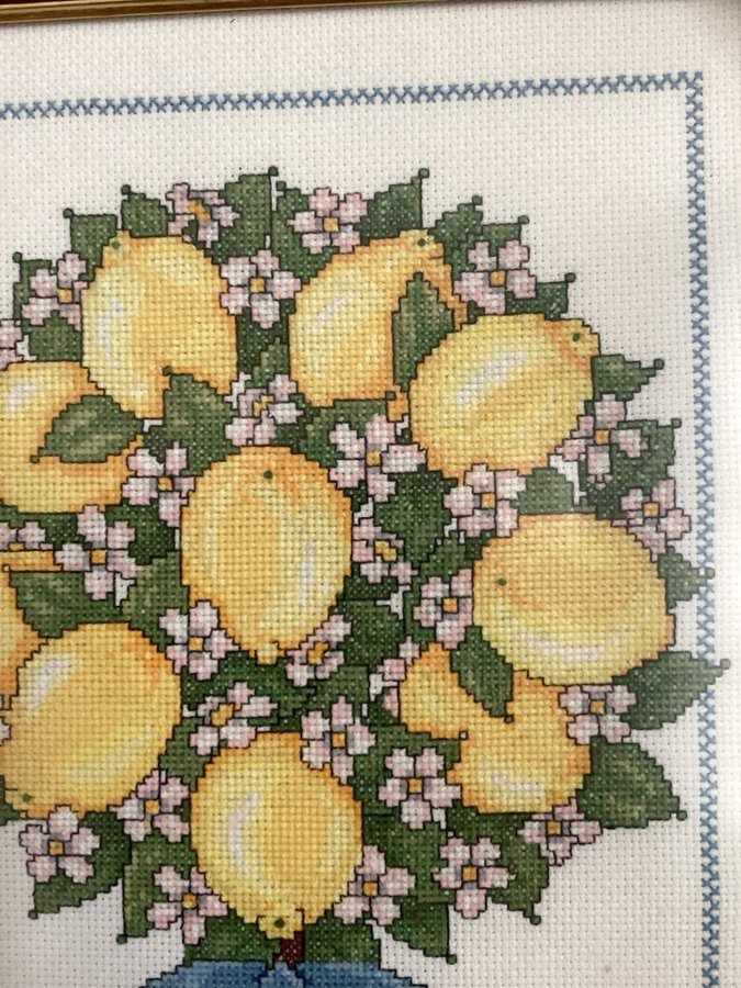 Broderad tavla med citronträd