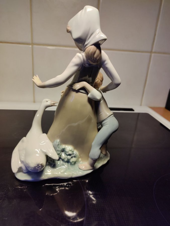 Lladro figurin