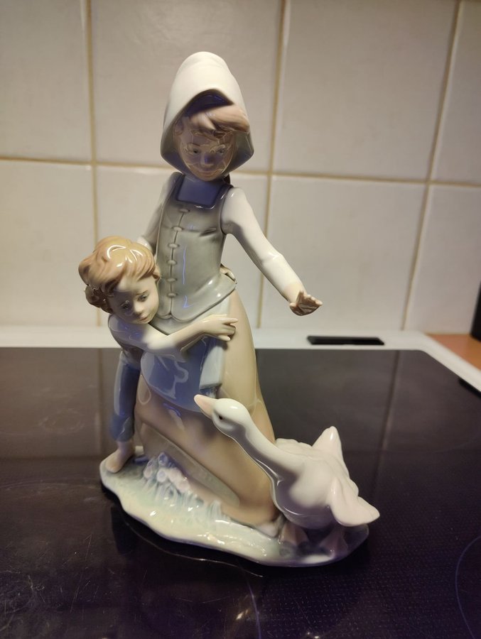 Lladro figurin