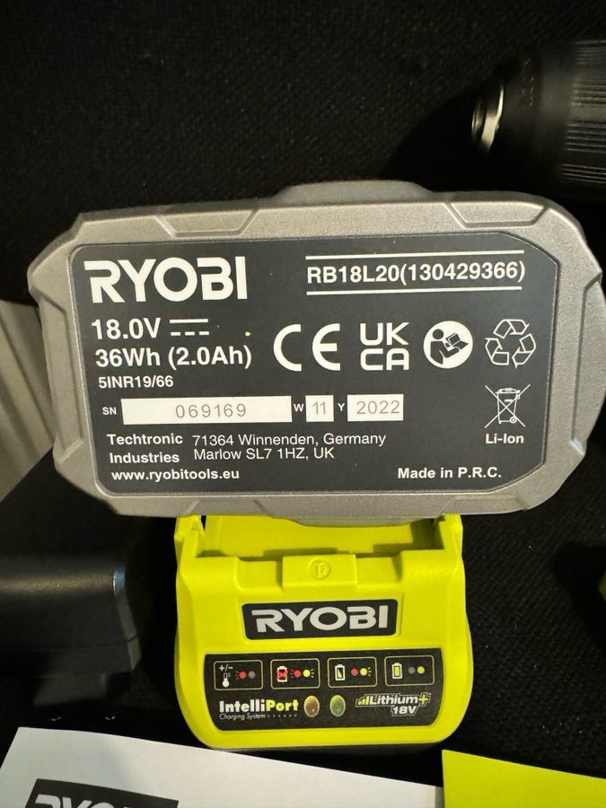 RYOBI Borrskruvdragare laddare med batteri