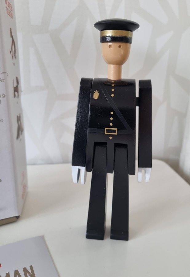 Kaj Bojesen Polis / Policeman - klassisk träfigur - mycket fint skick