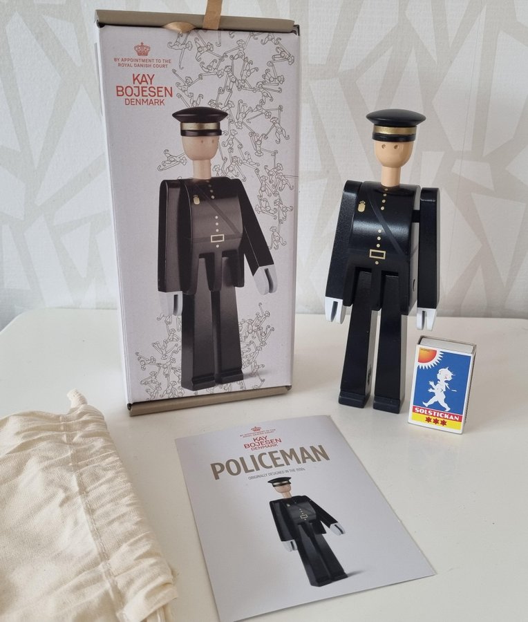Kaj Bojesen Polis / Policeman - klassisk träfigur - mycket fint skick