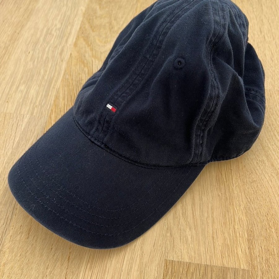 Tommy Hilfiger mörkblå keps storlek ONE SIZE