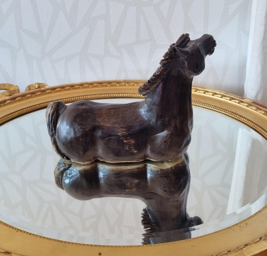 Fantastisk häst skulptur - signerad Sabina -09