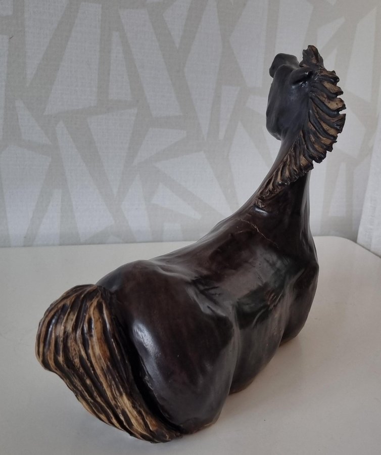 Fantastisk häst skulptur - signerad Sabina -09