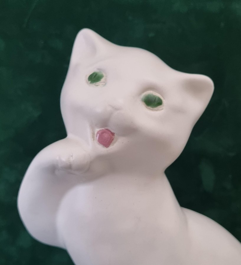 Mycket charmig katt från Gabriel Keramik av Valeria ”Vallis” Geduscheff-Törnberg