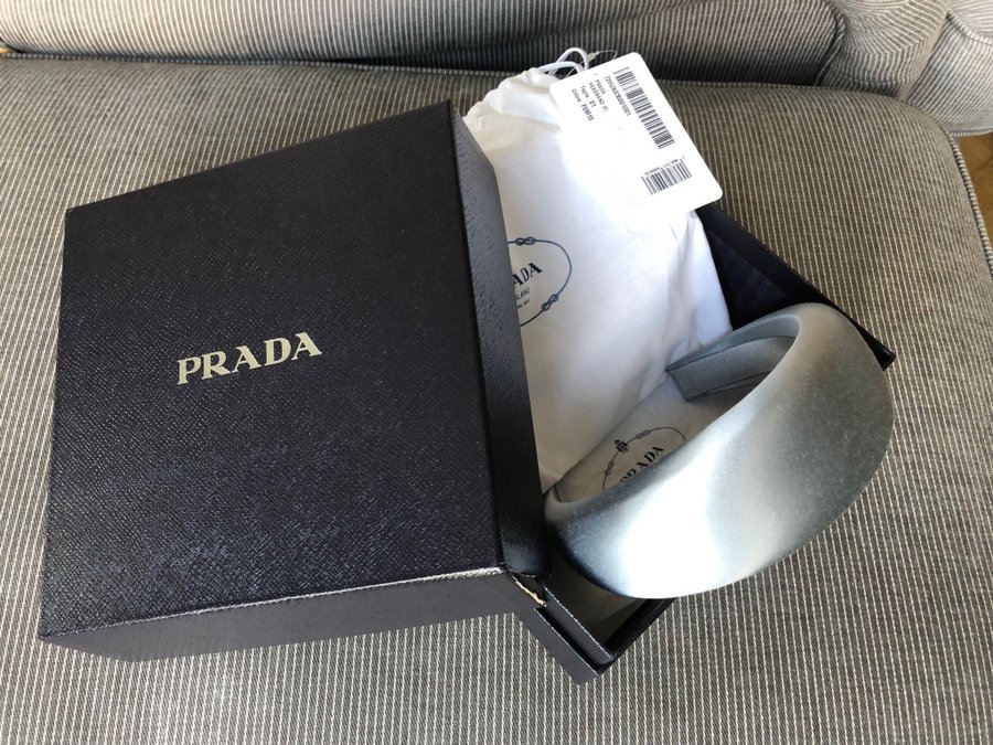 Prada diadem blågrå färg Nytt med prislapp