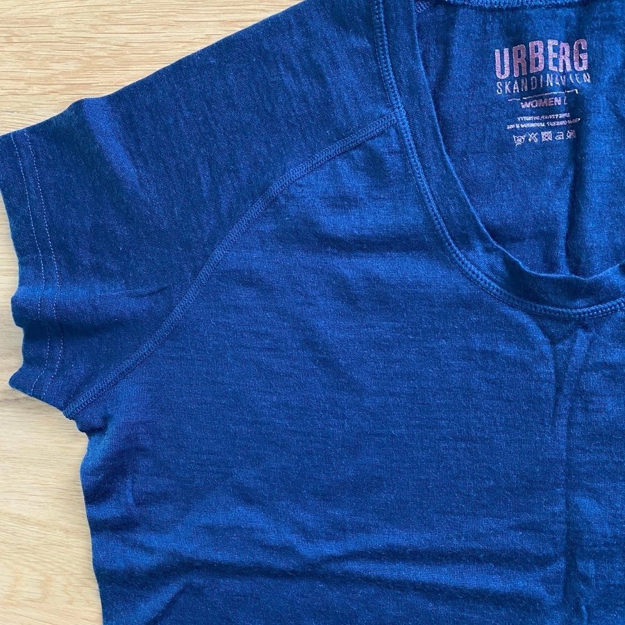 Urberg blå t-shirt i merinoull storlek L dam