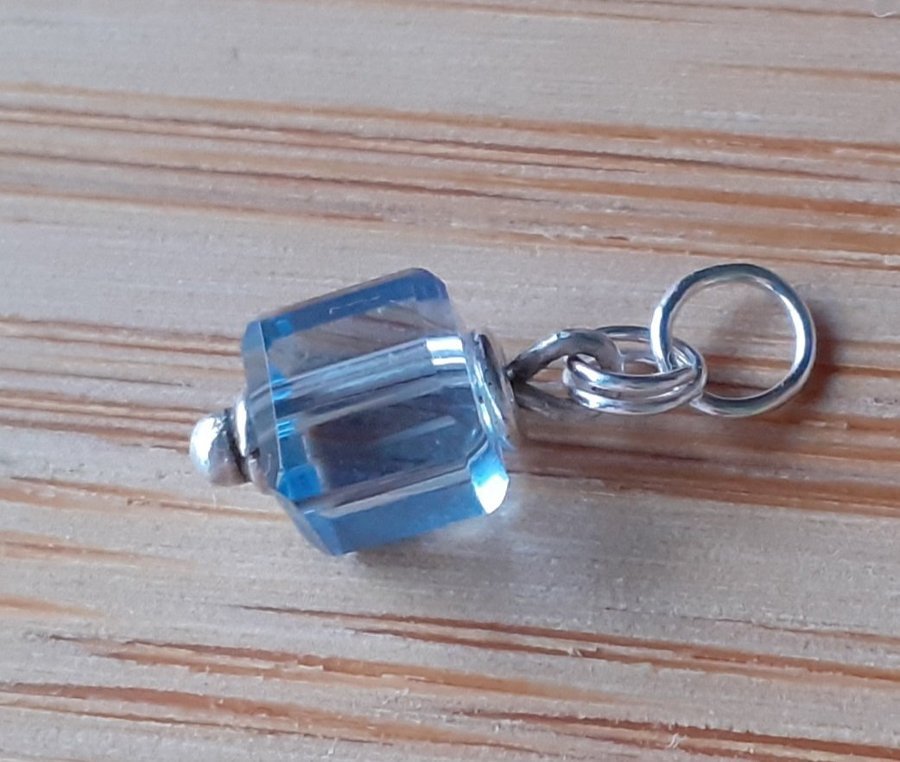 Silverhänge 925 med isblå glas kub / Geometri / Healing Hantverk