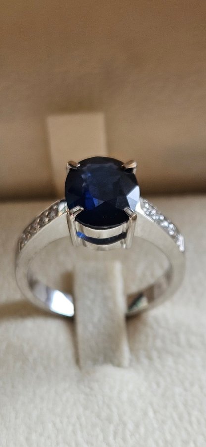 Vitguldring 18K Med Safir Diamant