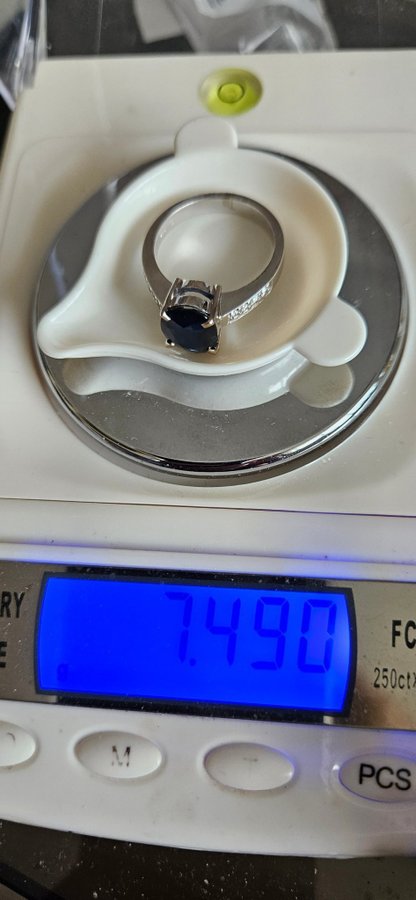 Vitguldring 18K Med Safir Diamant