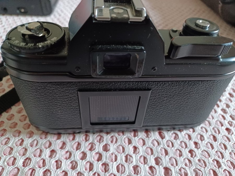 Nikon M90 kamera med tillbehör