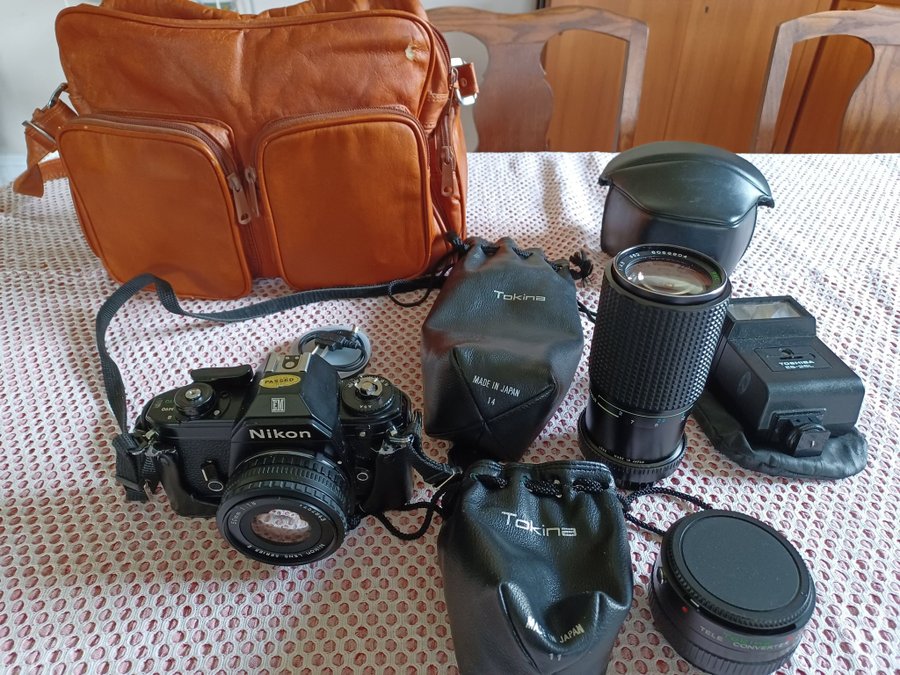 Nikon M90 kamera med tillbehör