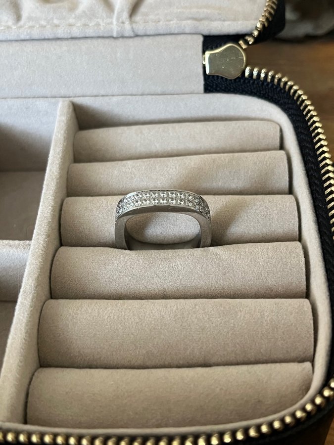 Jättefin ring i nyskick (175 mm) från Edblad