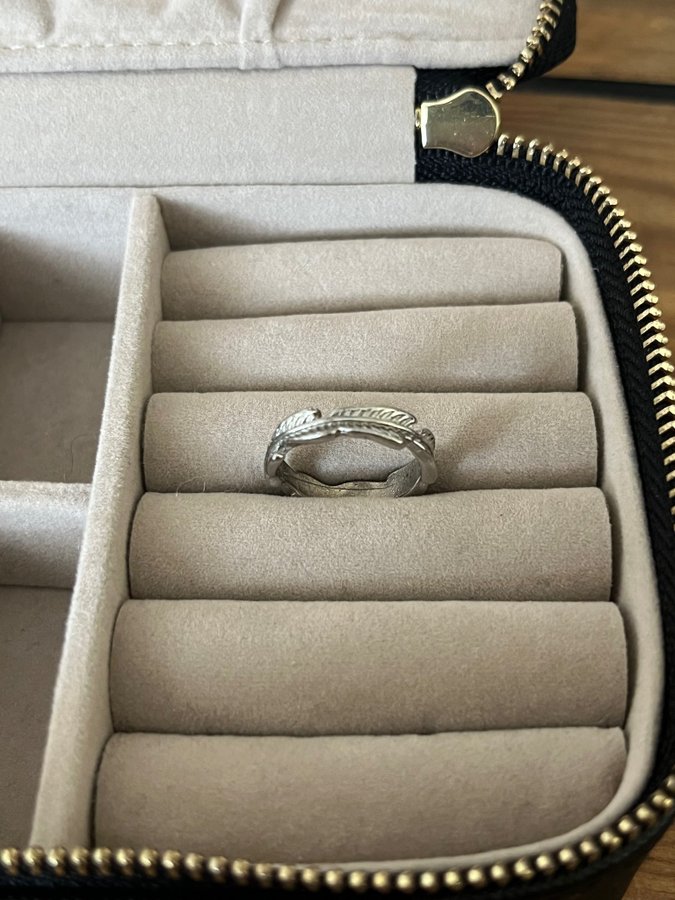 Jättefin ring i nyskick (168 mm) från Edblad
