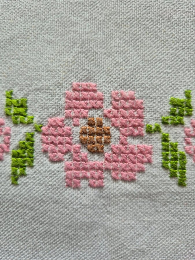 Broderad Paradhandduk i bomull med blommor / Lantligt - Retro vintage