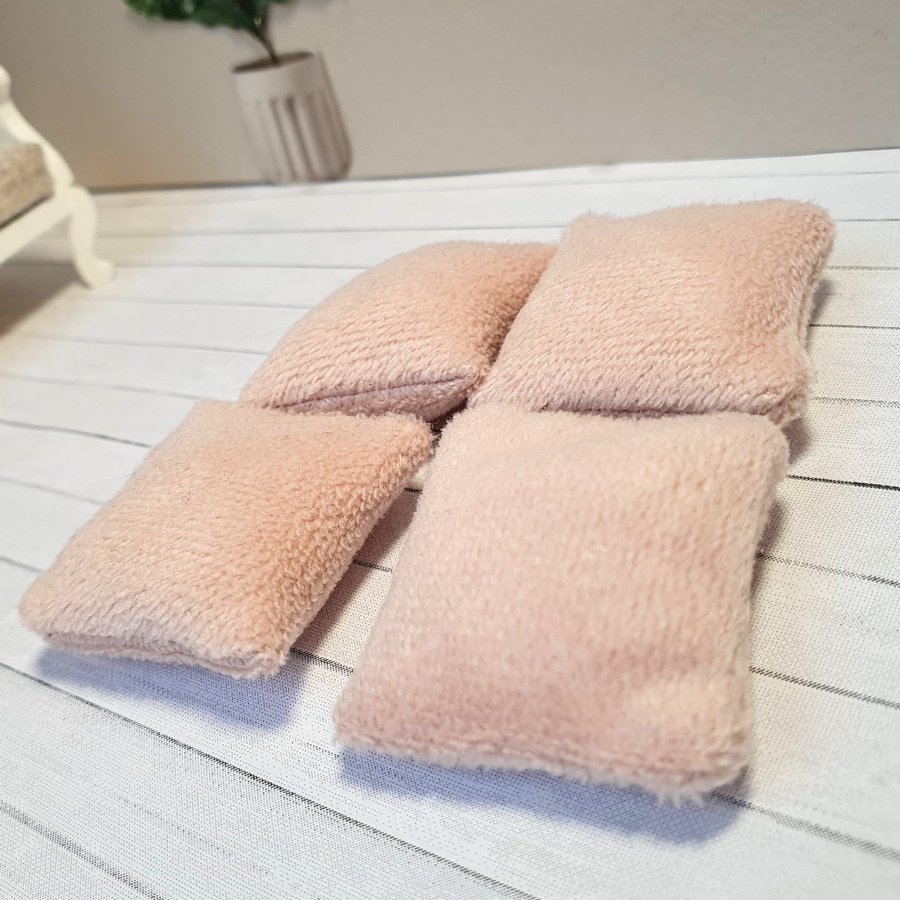 4 st Kuddar Rosa sammet pastell textil handsydda mjuka kuddar finstickad påsk