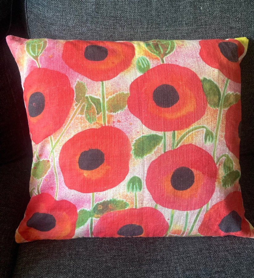 Nedsatt pris: Kuddfodral ”Poppy" -Design av Katarina Segerpalm