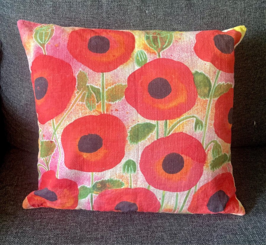 Nedsatt pris: Kuddfodral ”Poppy" -Design av Katarina Segerpalm